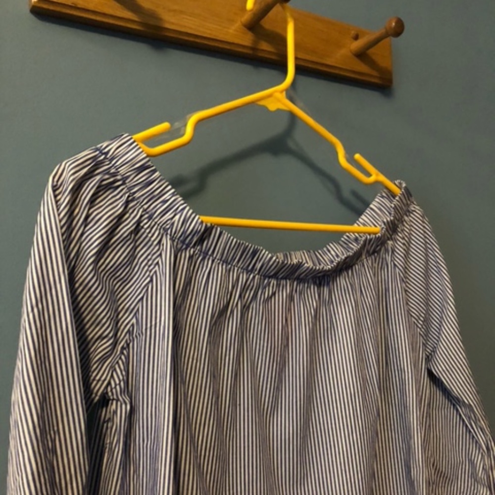 Off-shoulder blouse - Picture 2 of 5